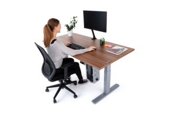 Schreibtisch und Stuhl